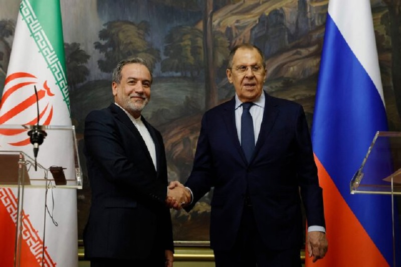 در تماس تلفنی لاوروف و عراقچی مطرح شد؛ تأکید بر صلح منطقه‌ای و همکاری‌های راهبردی